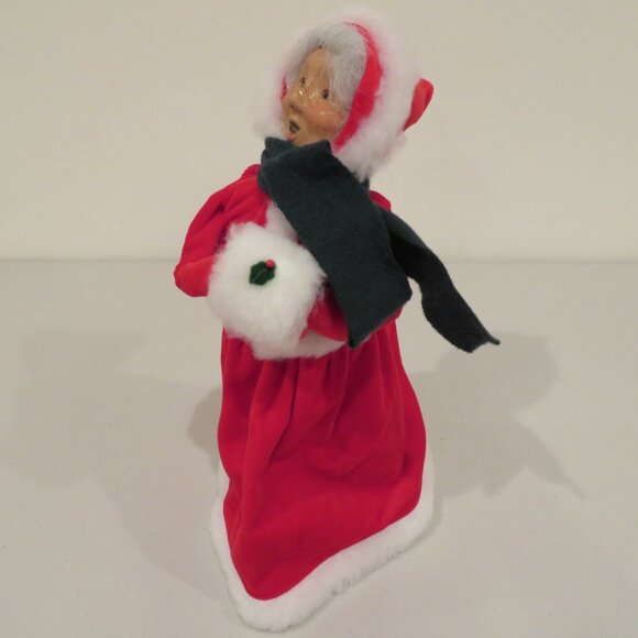 Christmas 2000 Byers’ Choice Caroler Mrs. Claus in Red Velvet Dress Green Scarf - Picture 15 of 16